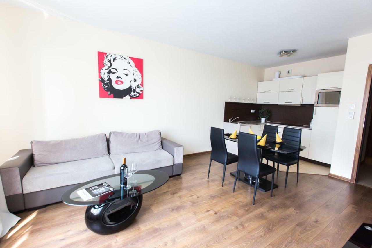 Pcd Aparthotel Ochota Warszawa Exteriör bild